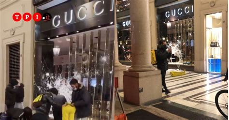 torino protesta gucci|Proteste, il saccheggio al negozio di Gucci a Torino .